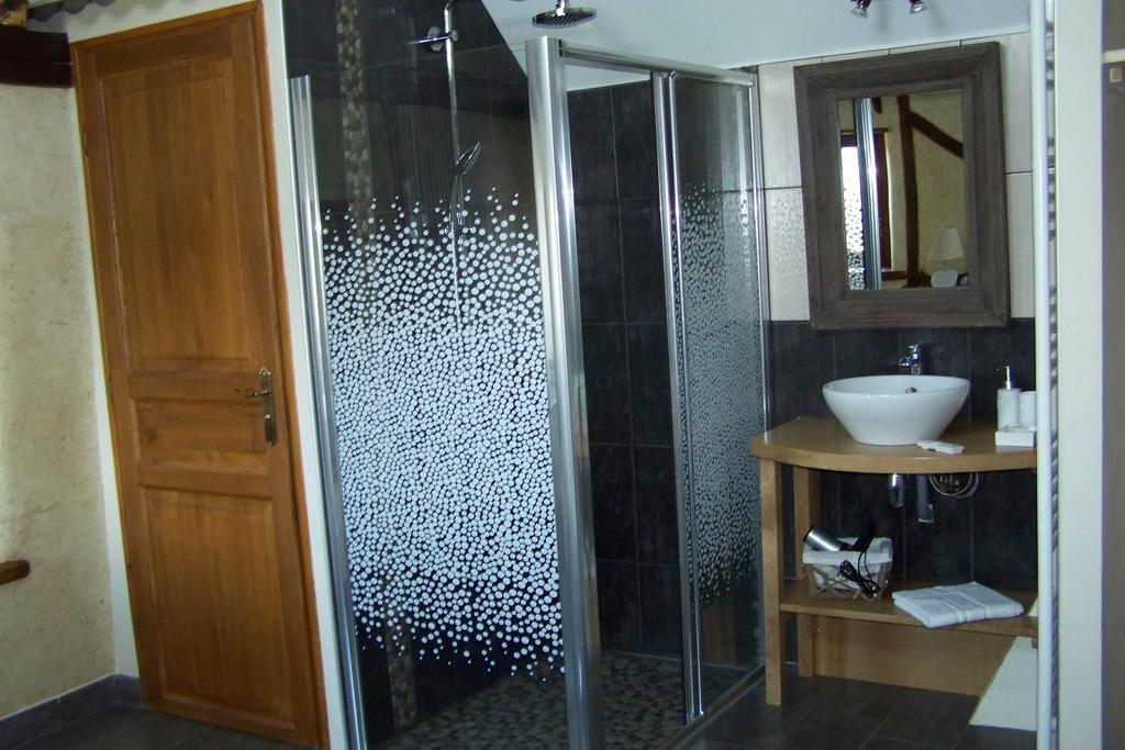 Les Hotes Du Lac, Chambres Et Tables D'Hotes Mandailles  객실 사진